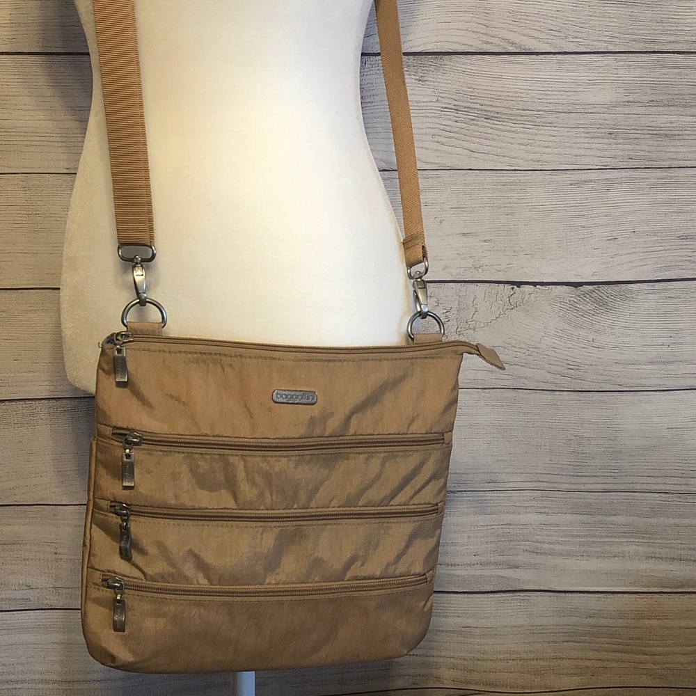 Baggallini Large Crossbody Bag w/RFID protection - Picture 3 of 10